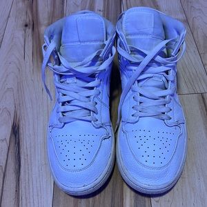 Selling white Jordan ones for 50$ dollars